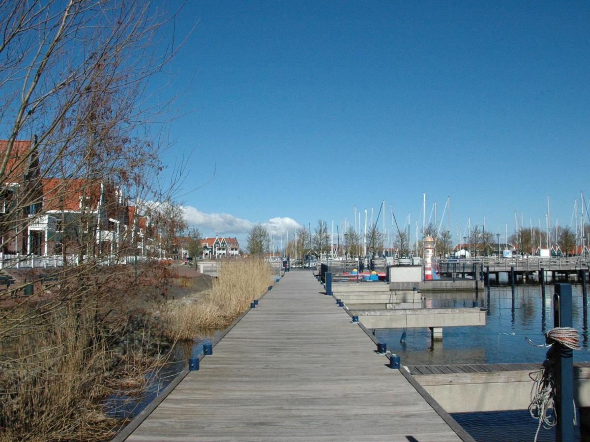 Beautiful Houseboat In The Harbour Of Near Centre Bateau-hôtel Volendam